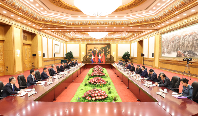 9月15日上午，国家主席习近平在北京人民大会堂会见来华进行正式访问的柬埔寨首相洪玛奈。