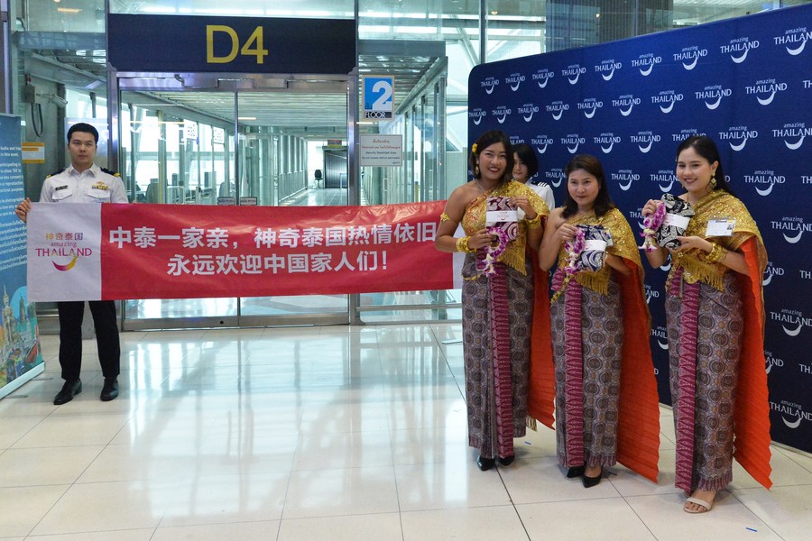Staff members prepare to welcome Chinese tourists at Suvarnabhumi airport in Bangkok, Thailand, Sept. 25, 2023. (Xinhua/Rachen Sageamsak)