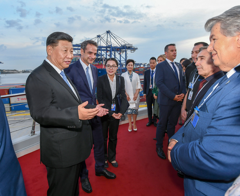 2019年11月11日，习近平主席参观中远海运比雷埃夫斯港项目。