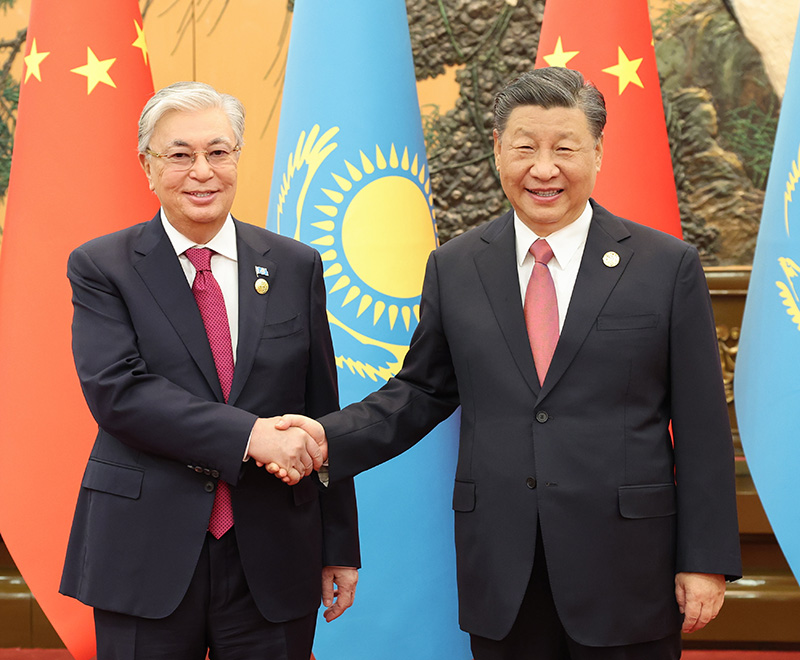 10月17日上午，国家主席习近平在北京人民大会堂会见来华出席第三届“一带一路”国际合作高峰论坛的哈萨克斯坦总统托卡耶夫。