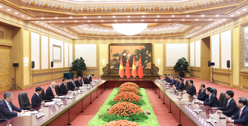 10月20日上午，国家主席习近平在北京人民大会堂会见来华出席第三届“一带一路”国际合作高峰论坛的越南国家主席武文赏。