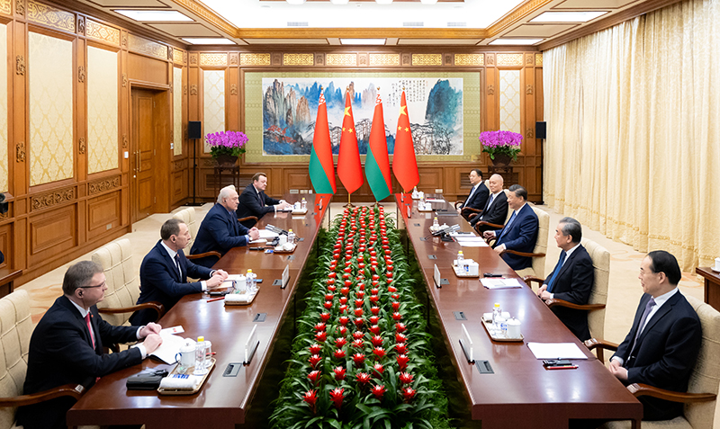 12月4日，国家主席习近平在北京钓鱼台国宾馆会见白俄罗斯总统卢卡申科。