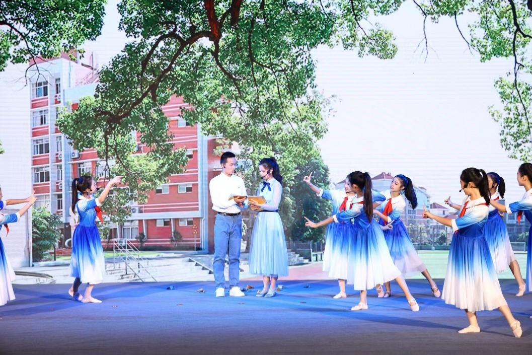福建师范大学附属中学的同学们演绎节目《我们的福建故事》