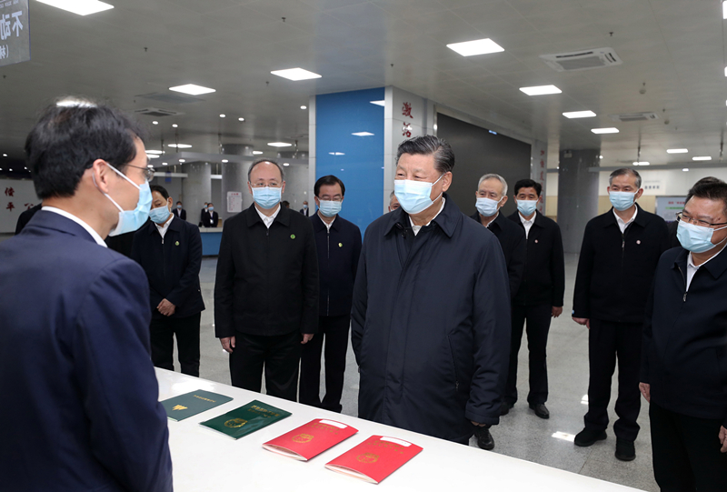 2021年3月23日，习近平在福建三明沙县农村产权交易中心考察。