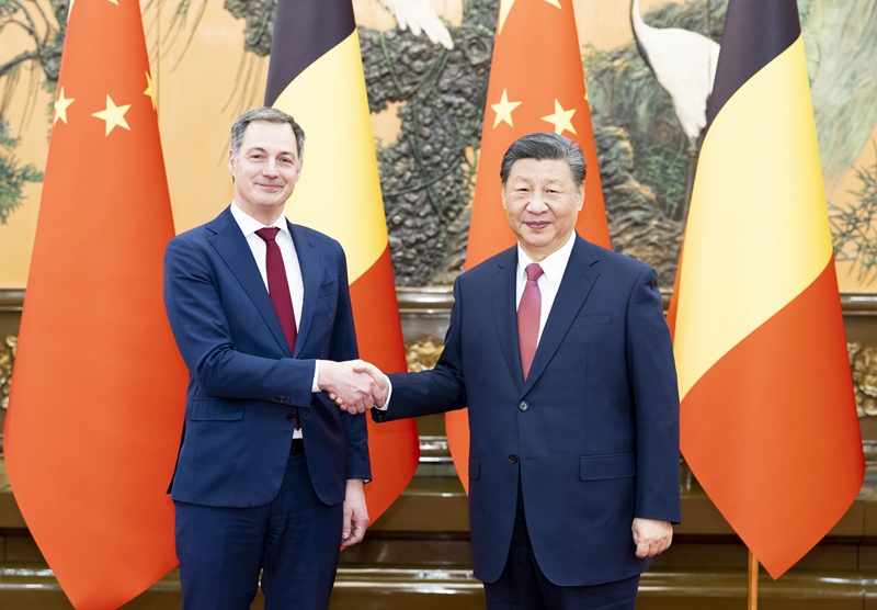 1月12日下午，国家主席习近平在北京人民大会堂会见来华进行正式访问的比利时首相德克罗。