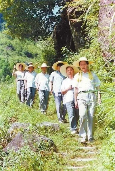 1989年7月，习近平在寿宁县山村。