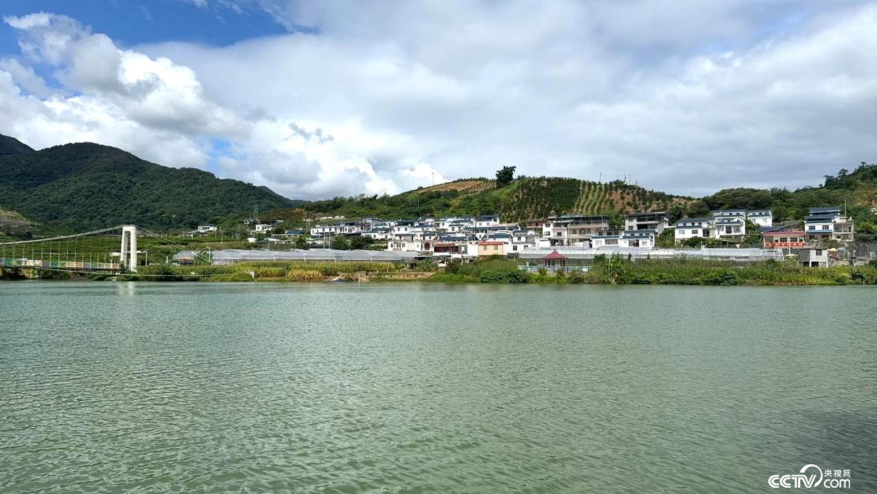 西林县普合苗族乡新丰村秀美风光