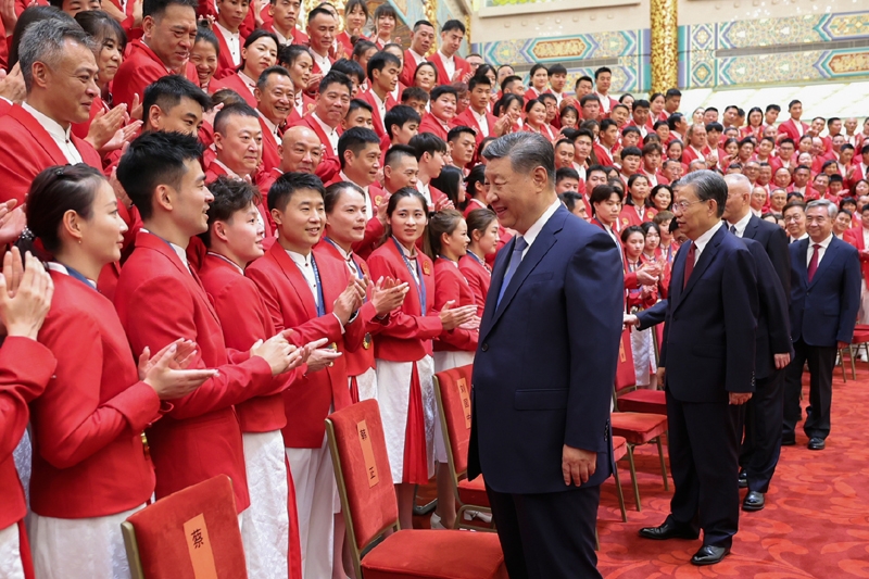 2024年8月20日，習(xí)近平總書(shū)記在人民大會(huì)堂接見(jiàn)第33屆夏季奧林匹克運(yùn)動(dòng)會(huì)中國(guó)體育代表團(tuán)全體成員。