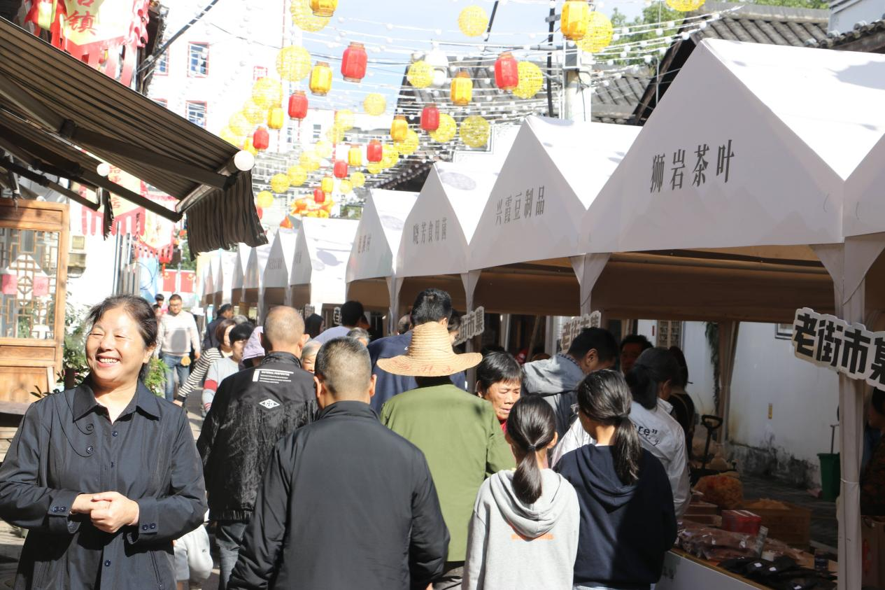 李然是在全网拥有1000万粉丝的文旅网络大咖,在金华市罗埠镇后张村