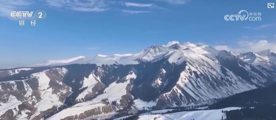 新疆多地冰雪旅游持续升温 独特冬日美景让游客沉醉其中