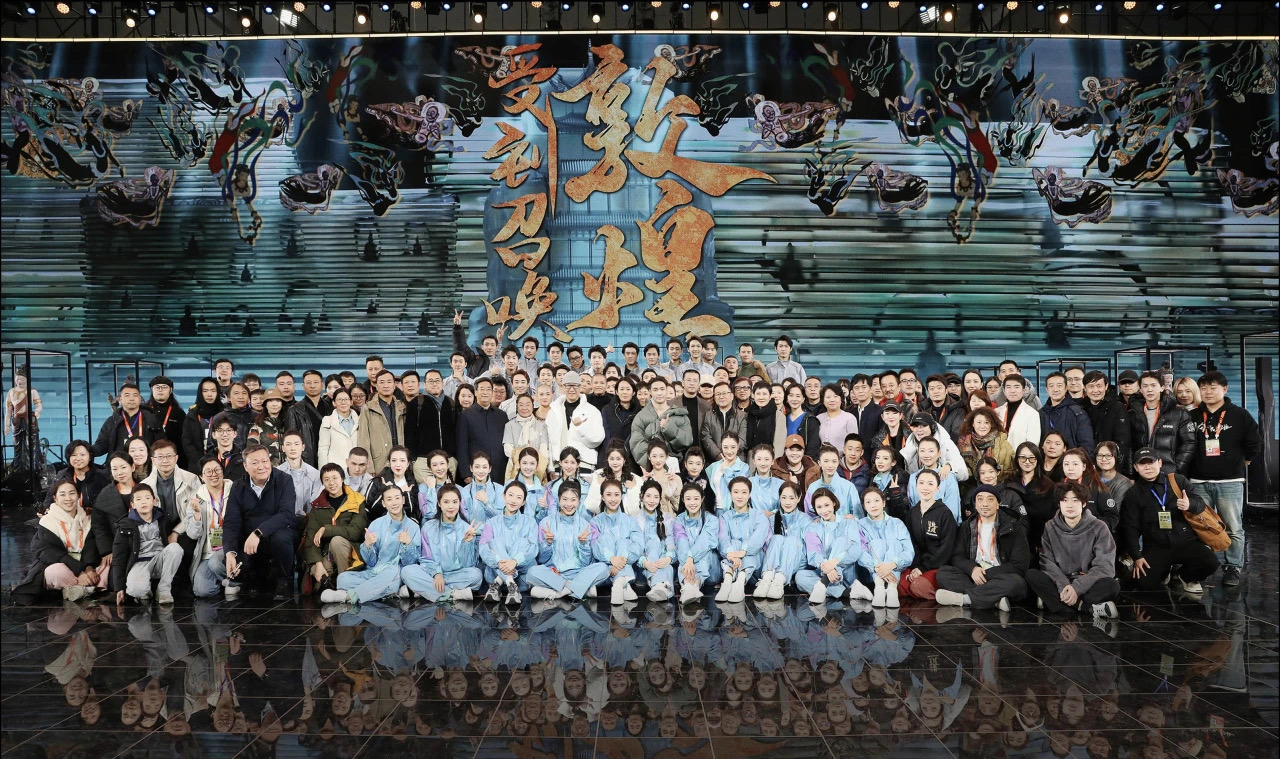 音乐话剧《受到召唤&middot;敦煌》首演后大合影