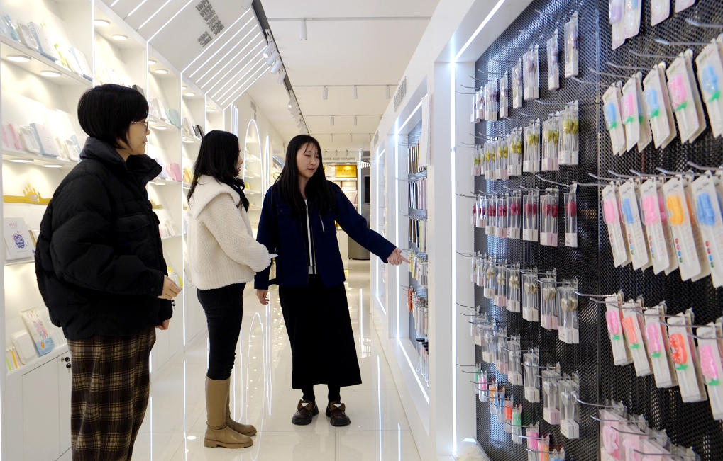 中國經濟樣本觀察·“鎮”了不起｜小小蠟燭“點”出12億元“浪漫產業”