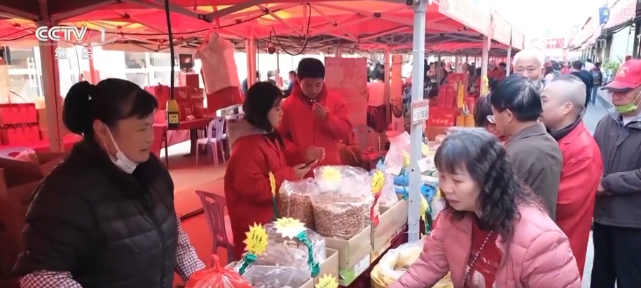 节日市场红红火火，文化味、年味儿……好一幅人间烟火气的“年俗画”