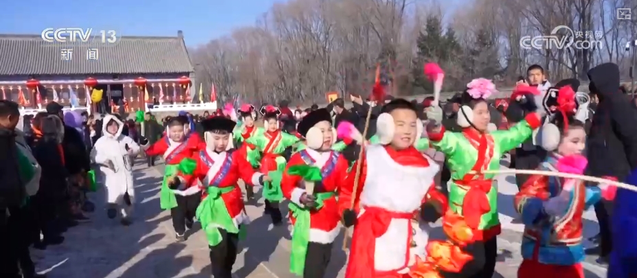 节日市场红红火火，文化味、年味儿……好一幅人间烟火气的“年俗画”