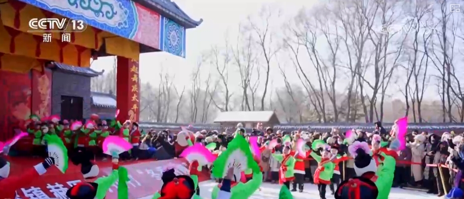节日市场红红火火，文化味、年味儿……好一幅人间烟火气的“年俗画”