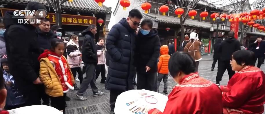 各地非遗特色文旅活动热闹贺新春 中外宾客沉浸式体验传统中国年