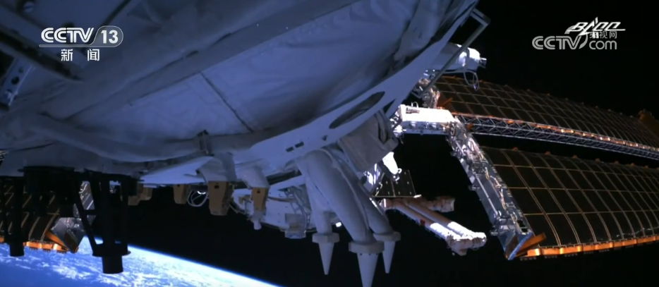 方寸包裹浓缩亲情无限 揭秘神二十乘组的“私人行囊”