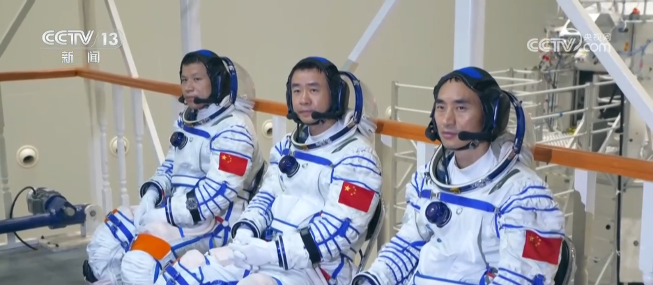 方寸包裹浓缩亲情无限 揭秘神二十乘组的“私人行囊”