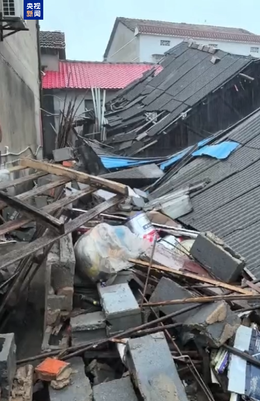 勁風暴雨導致湖南岳陽縣6戶房子坍毀 100多戶受損