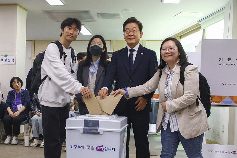 第21届韩国总统大选提前投票今起举行  第1张