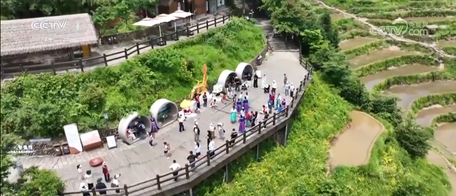 “龙舟+”、诗画民俗……“热气腾腾”的端午假期助力各地节日消费亮点纷呈  第8张