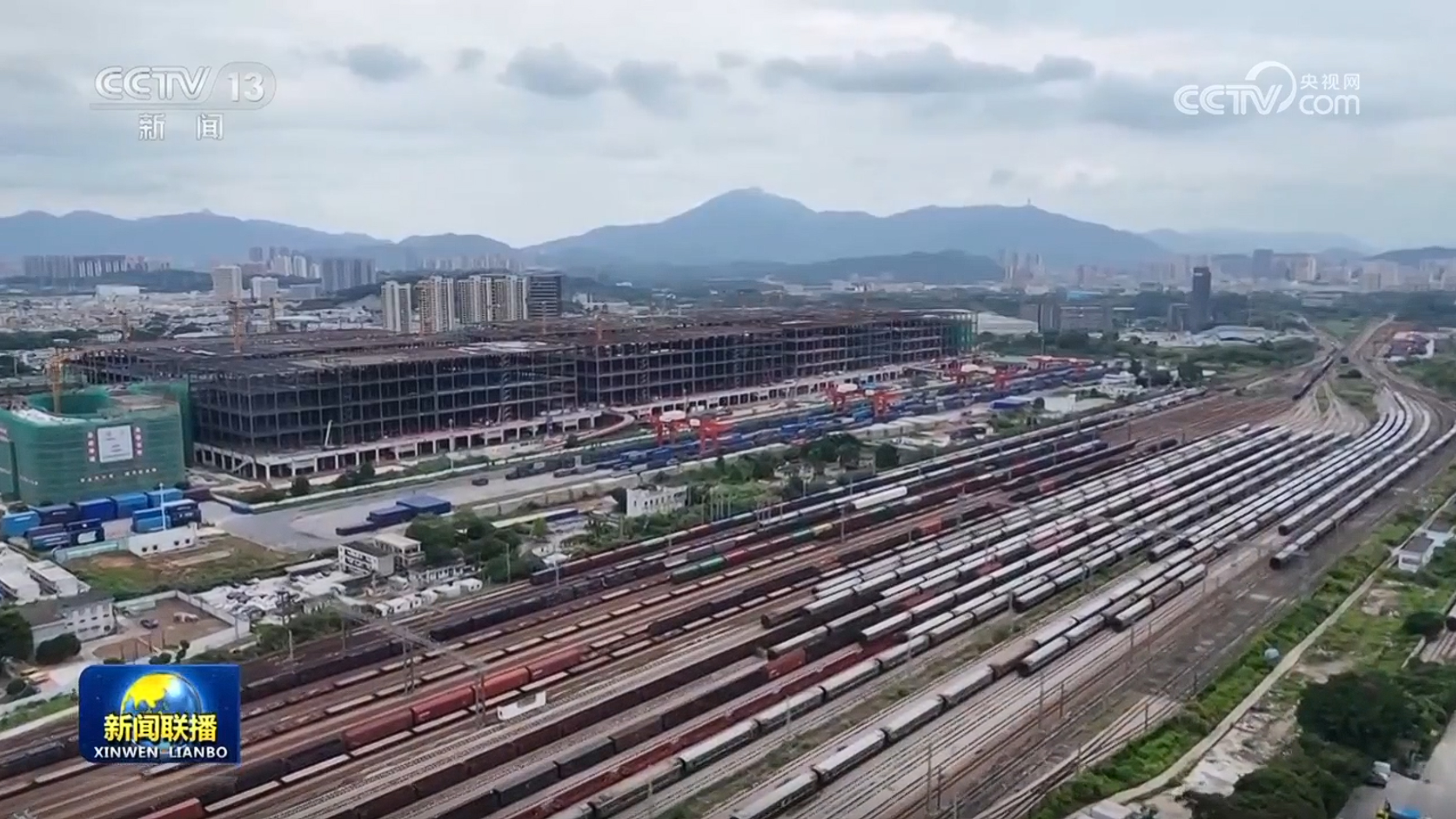 重点企业调查显示，物流微观主体经营总体稳定，部分指标出现回升。1—4月份，重点调查物流企业的业务收入同比增长7.3%，较一季度提高1.3个百分点。