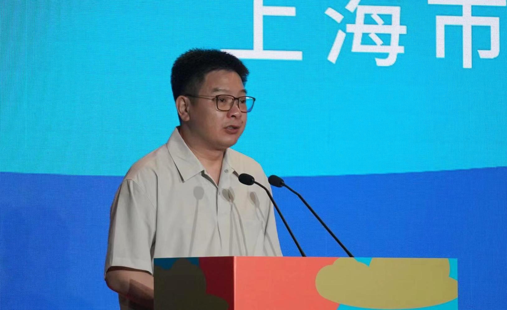 王平主持开幕式