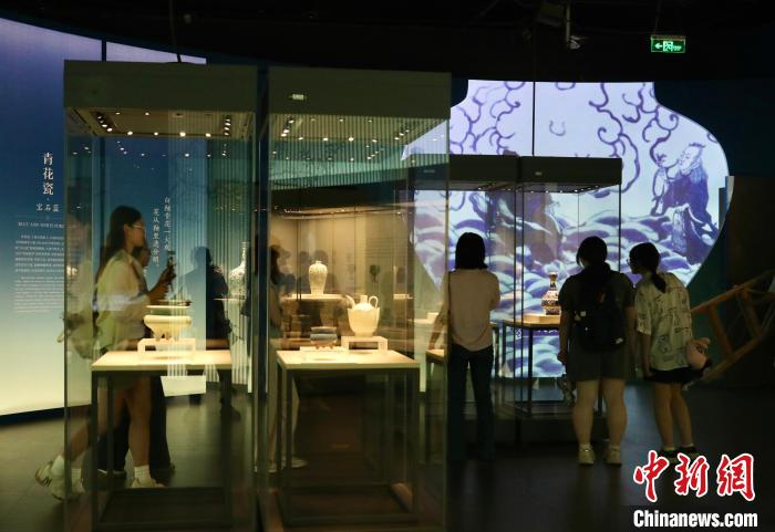 青·韵——文物里的中国传统色彩美学”特展在成都启幕_旅游频道_央视网