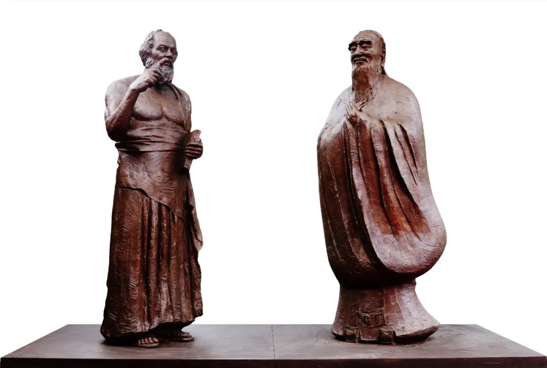 神遇——孔子与苏格拉底的对话  吴为山  雕塑  71.3×157×107.5cm  2021年  中国美术馆藏