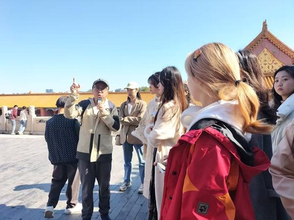 胡政阳：思政教师原来还是博主“宫殿君”_民声频道_央视网(cctv.com)