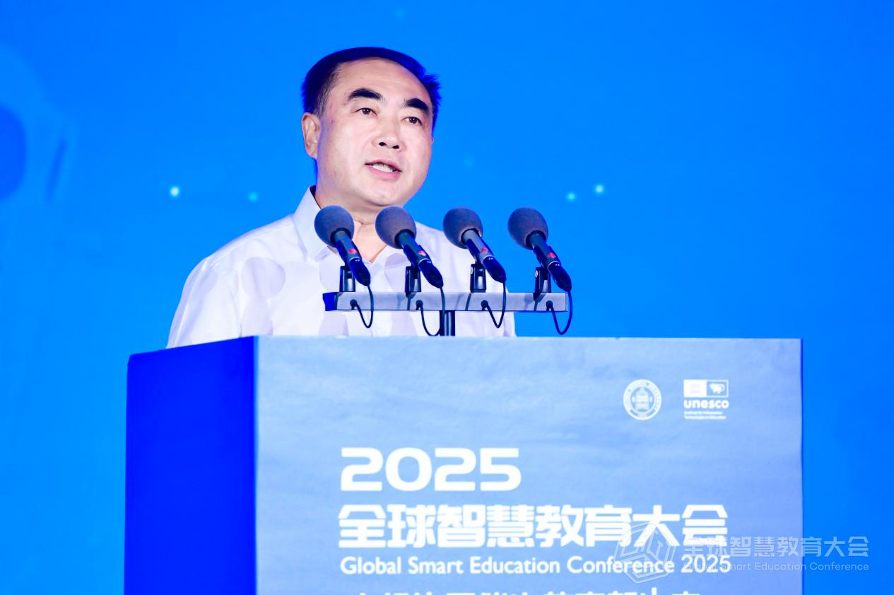 中国教育科学研究院职业教育与继续教育研究所所长张布和