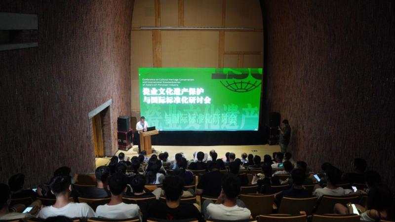 “瓷业文化遗产保护与国际标准化”研讨会在江西景德镇召开_央视网报_央视网(cctv.com)