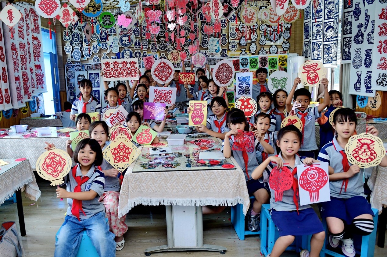 非遗开学第一课：成都市双流区永安小学剪纸课堂