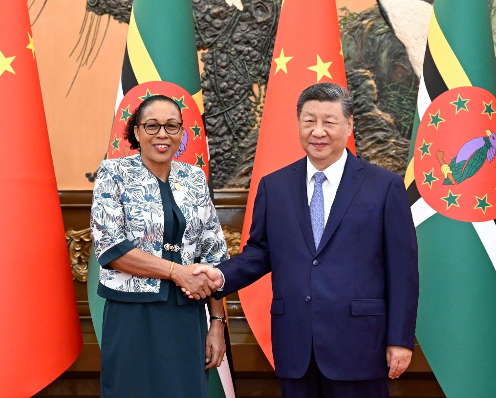 Xi meets president of Dominica_英语频道_央视网(cctv.com)