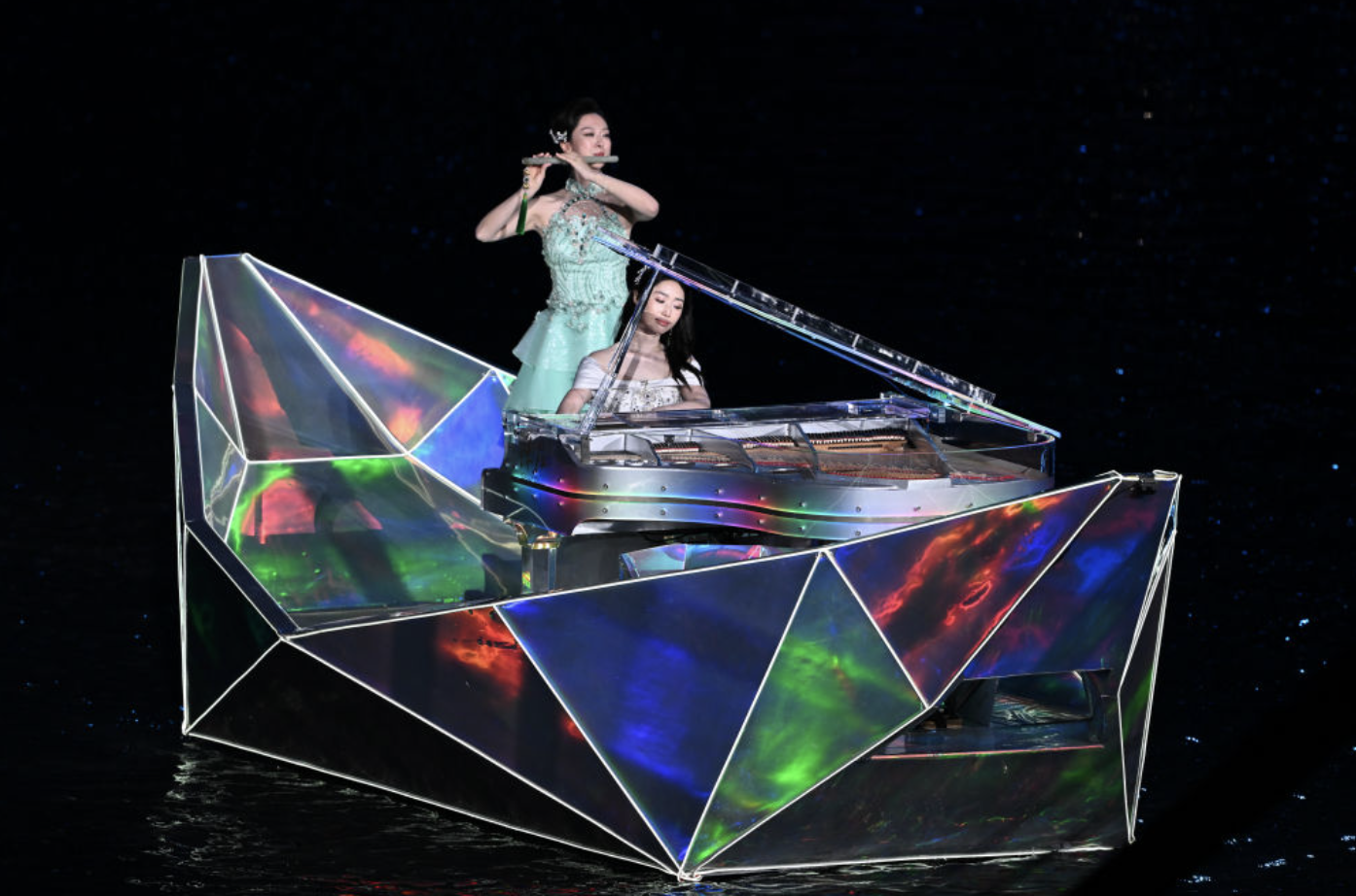 11月9日，演员在开幕式现场表演。新华社记者 杨冠宇 摄