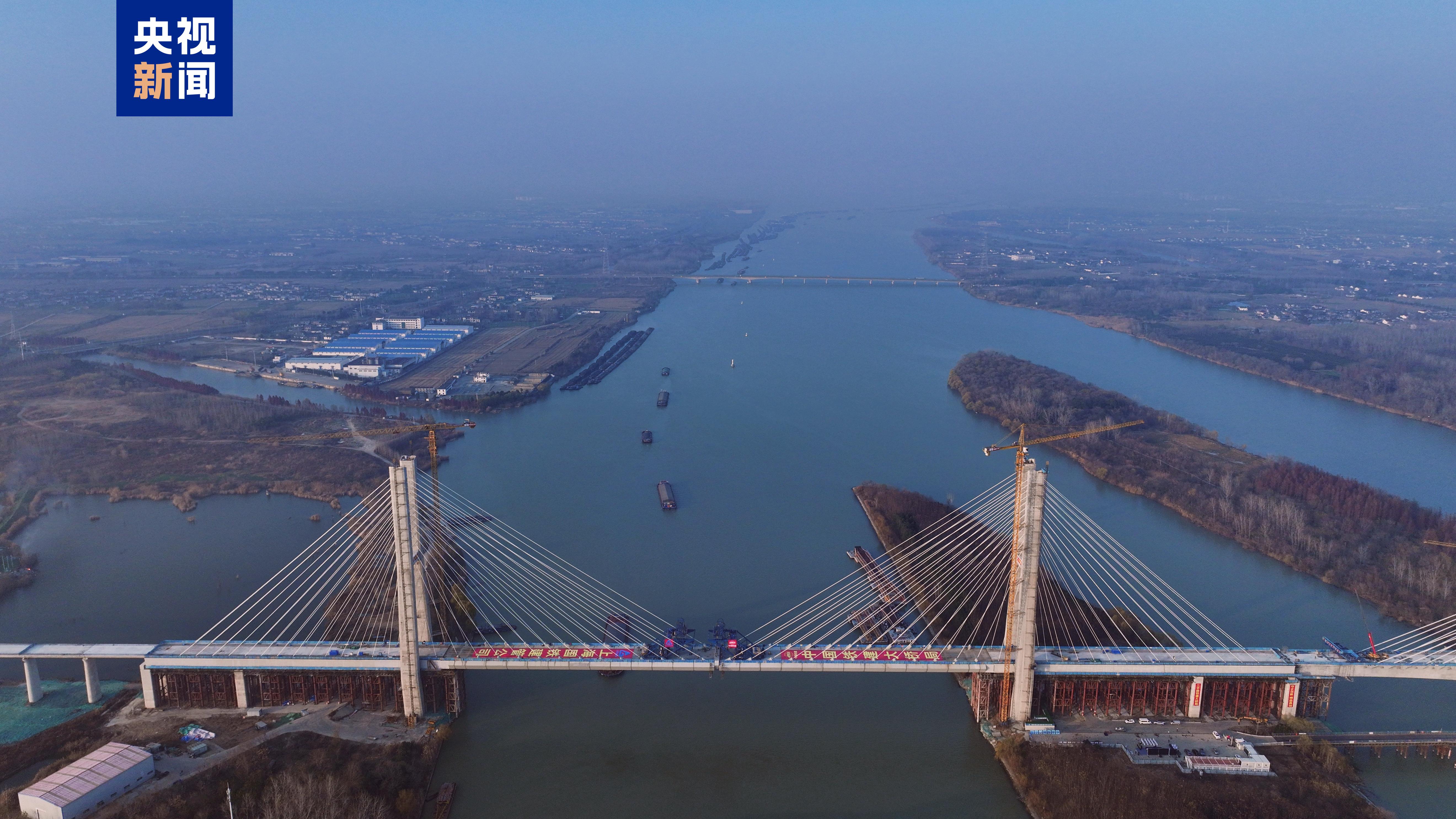 世界在建最长高铁桥梁进度刷新 跨京杭运河斜拉桥顺利合龙