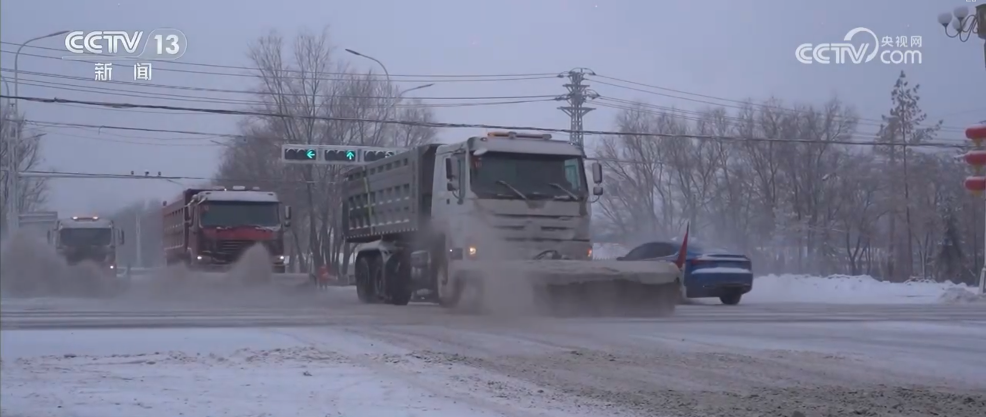 多地遭遇降雪天气 交警部门开启“直播+”模式保出行畅通