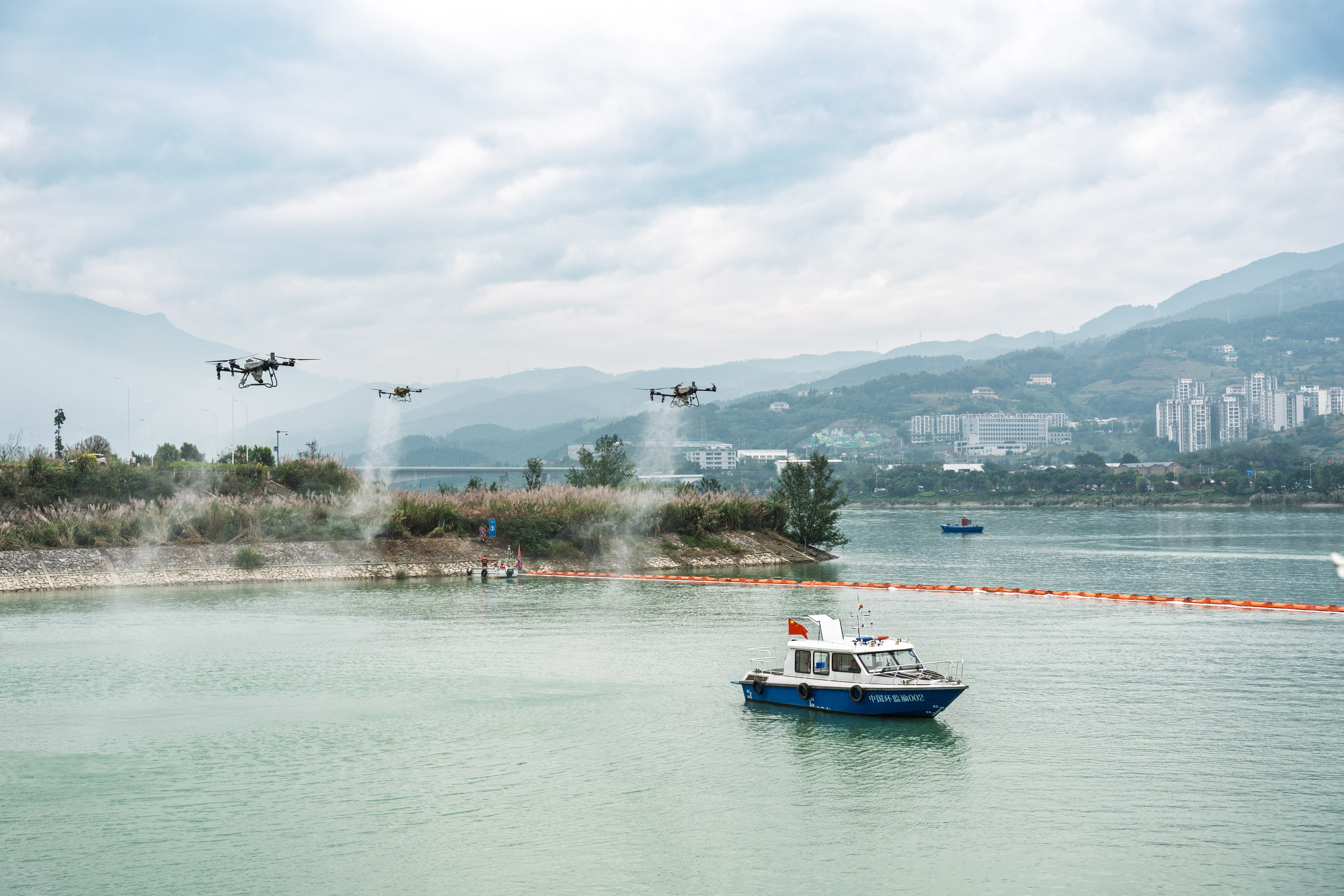 重庆市2025年环境综合应急演练在涪陵区后溪河流域举行。记者 李雨恒 摄