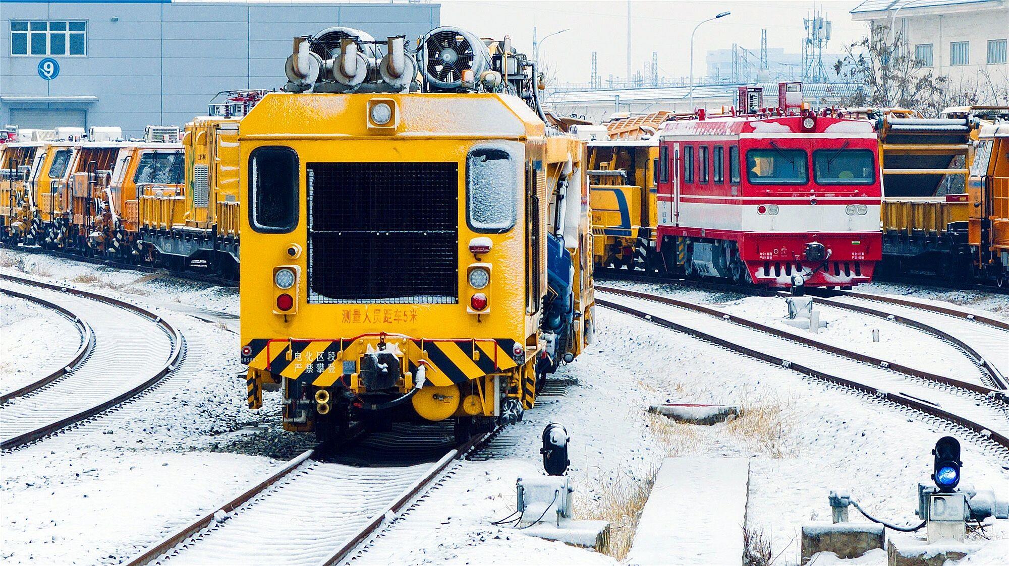 雪后航拍！这支“铁甲战队”守护你的平安归