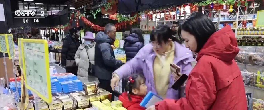 货架上的中亚美味从“厂门到厂门”直达 装满百姓采购年货“购物车”