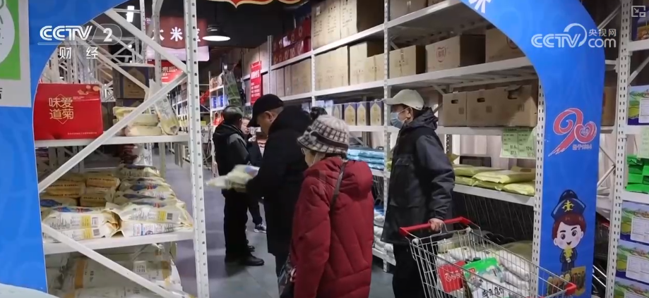 货架上的中亚美味从“厂门到厂门”直达 装满百姓采购年货“购物车”