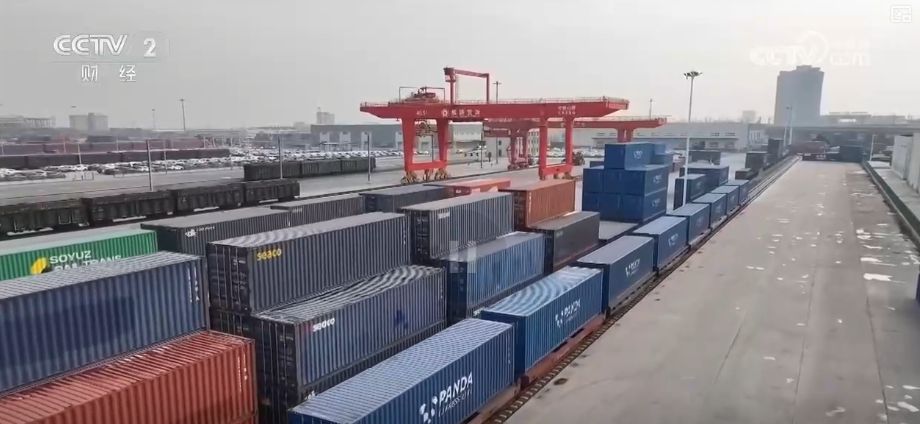 货架上的中亚美味从“厂门到厂门”直达 装满百姓采购年货“购物车”