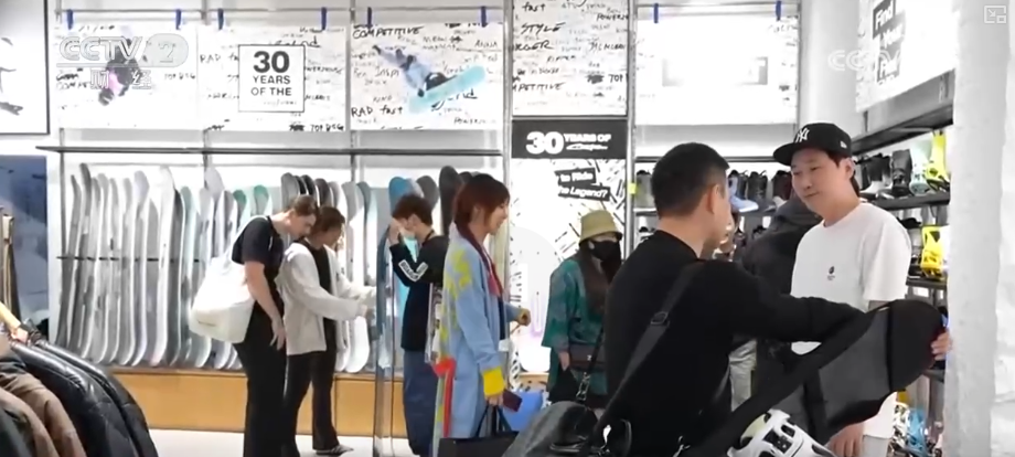 从天然雪原到科技雪场，“冰雪+”没有淡季！“冷冰雪”打破时空界限开辟红火大市场