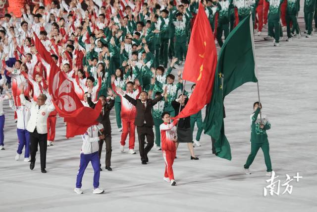 十五运会东道主广东、香港、澳门体育代表团。这是粤港澳三地首次携手承办全运会。