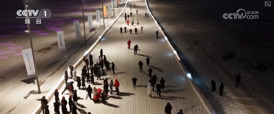 “家门口”冰雪运动激发消费新需求 冰雪经济为消费市场注入强劲“热”活力