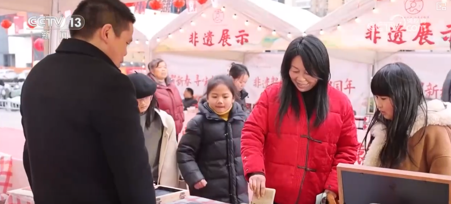 多彩集市透着浓浓年味藏着经济活力 品质升级助力“年经济”焕彩焕新