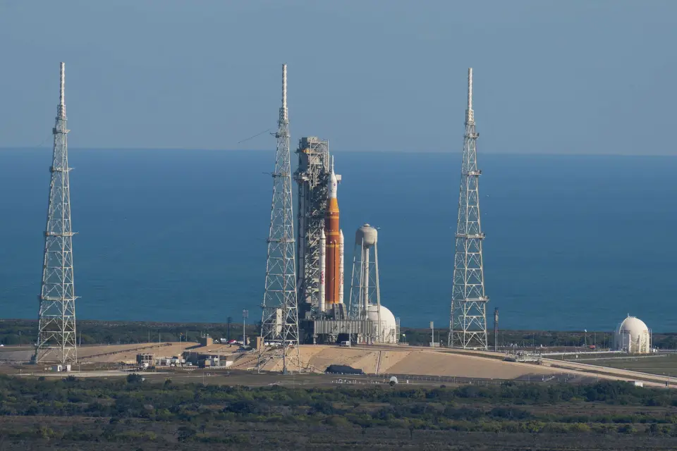 美国宇航局开始进行载人绕月飞行前的关键测