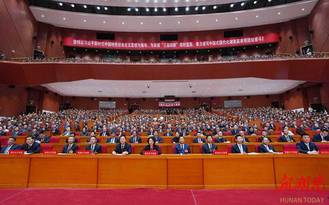 （开幕会现场。）