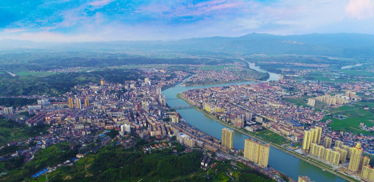 溆浦县城航拍（溆浦县融媒体中心 供图）