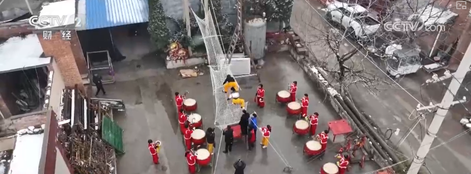 “村戏大联欢”非遗过大年 多元文化表达添彩新年文化市场新图景